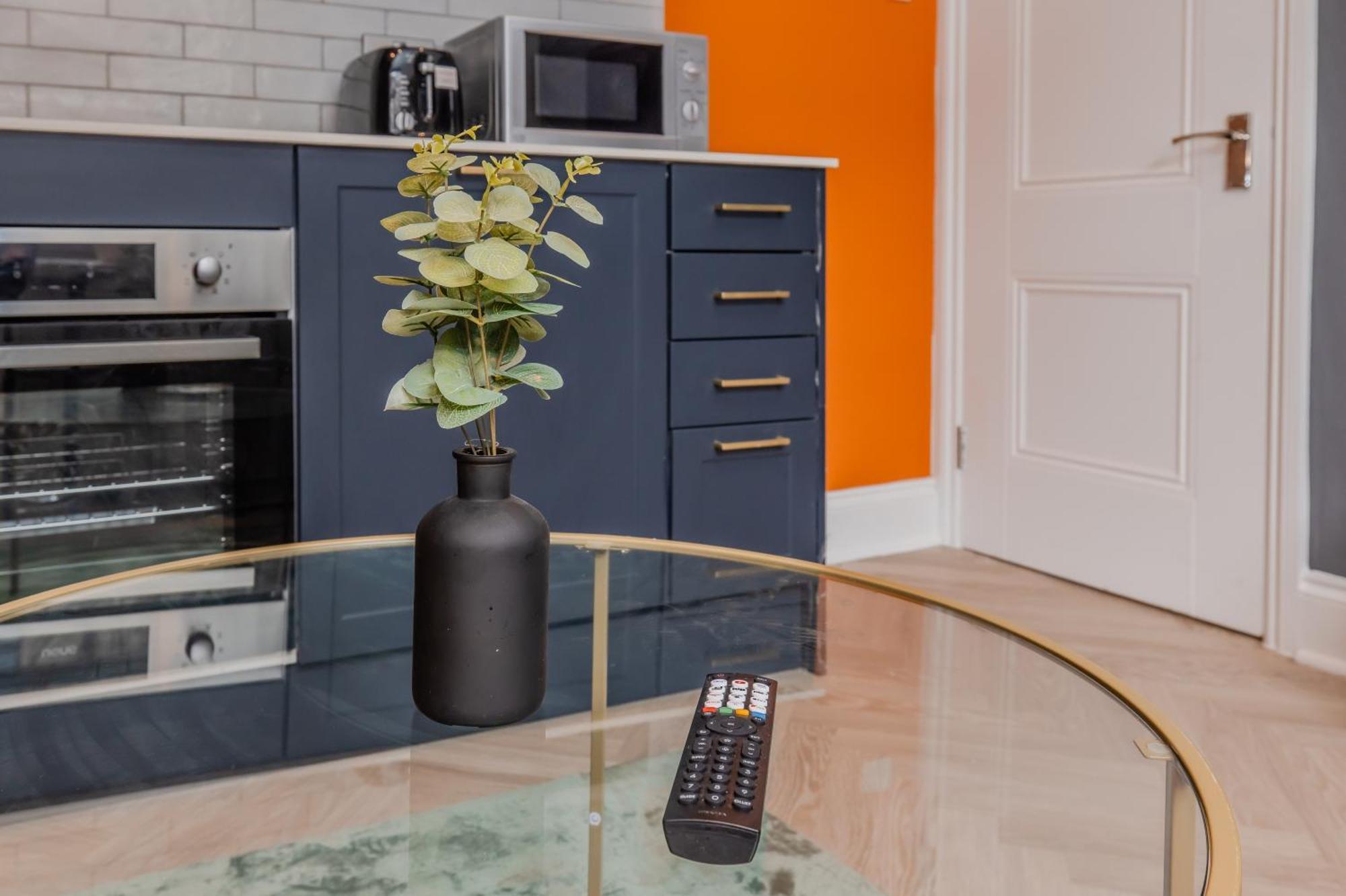 Amazing One Bedroom Flat Next To *