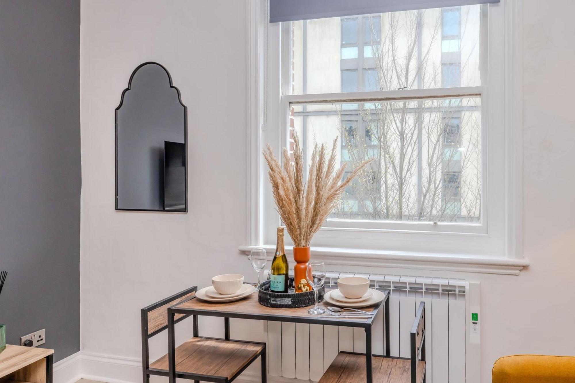 Amazing One Bedroom Flat Next To