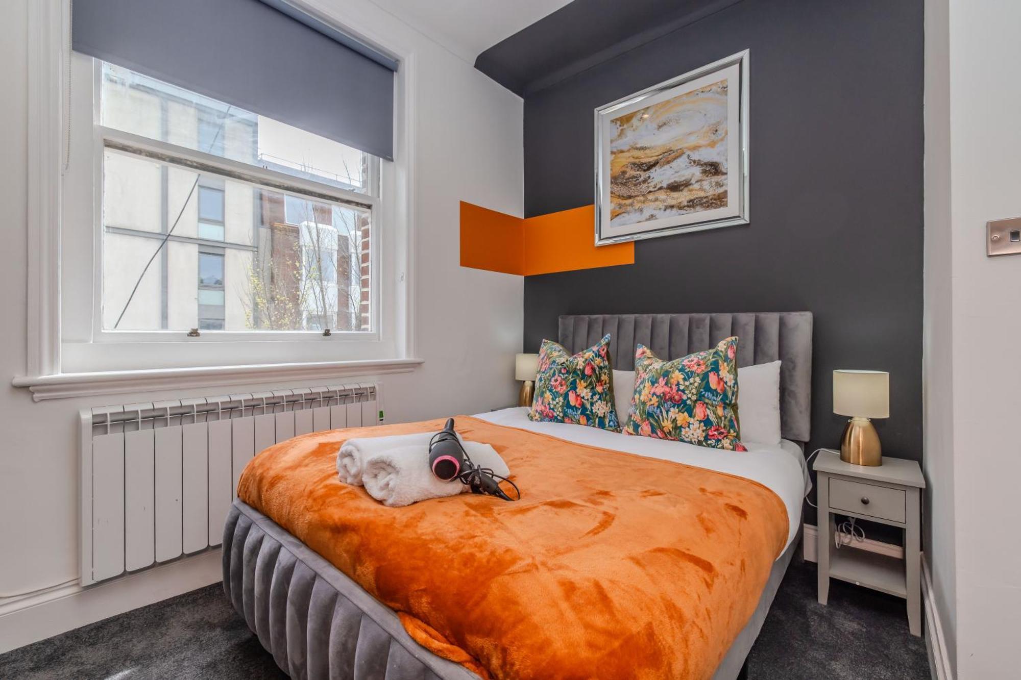 Amazing One Bedroom Flat Next To Apartment