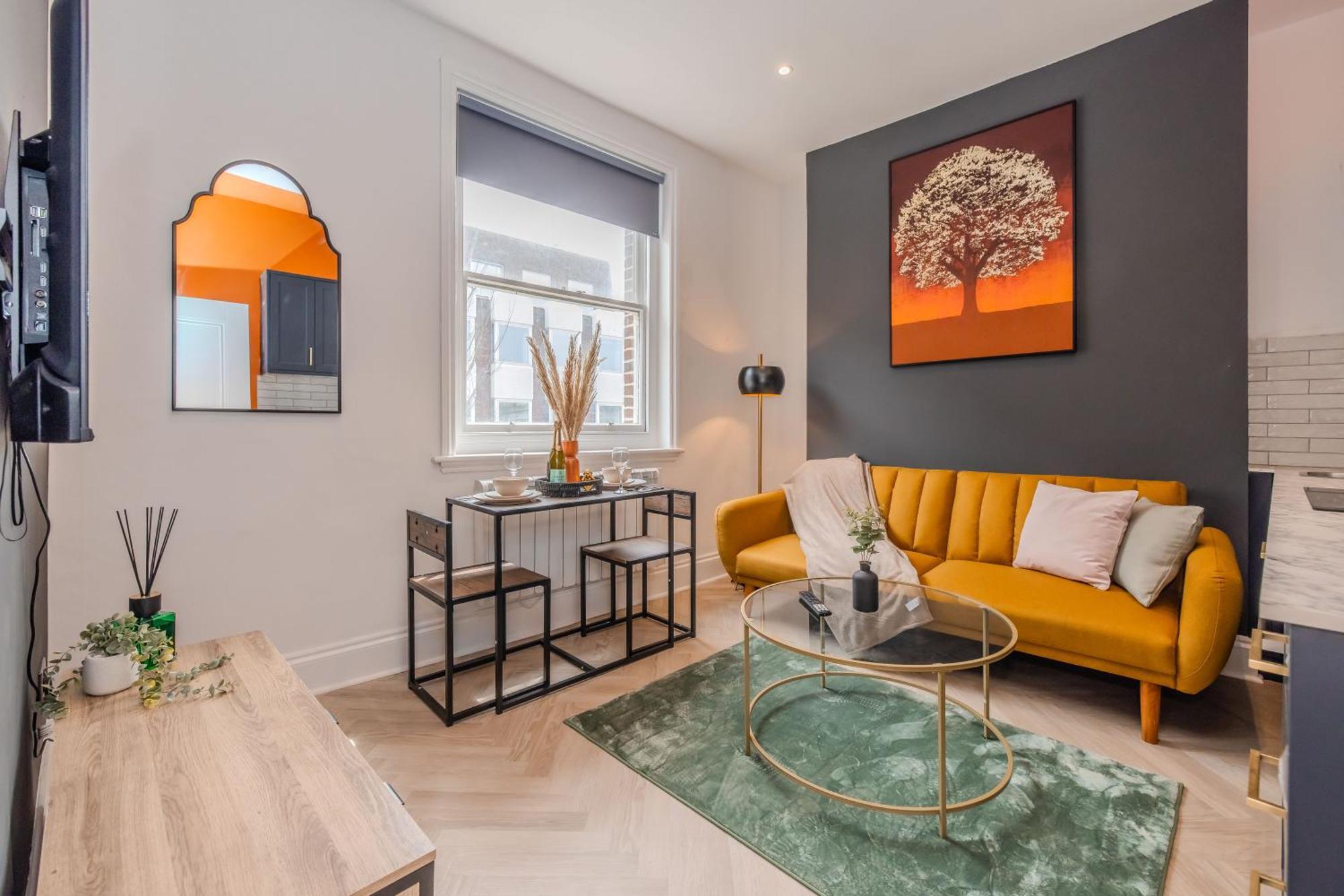 Amazing One Bedroom Flat Next To